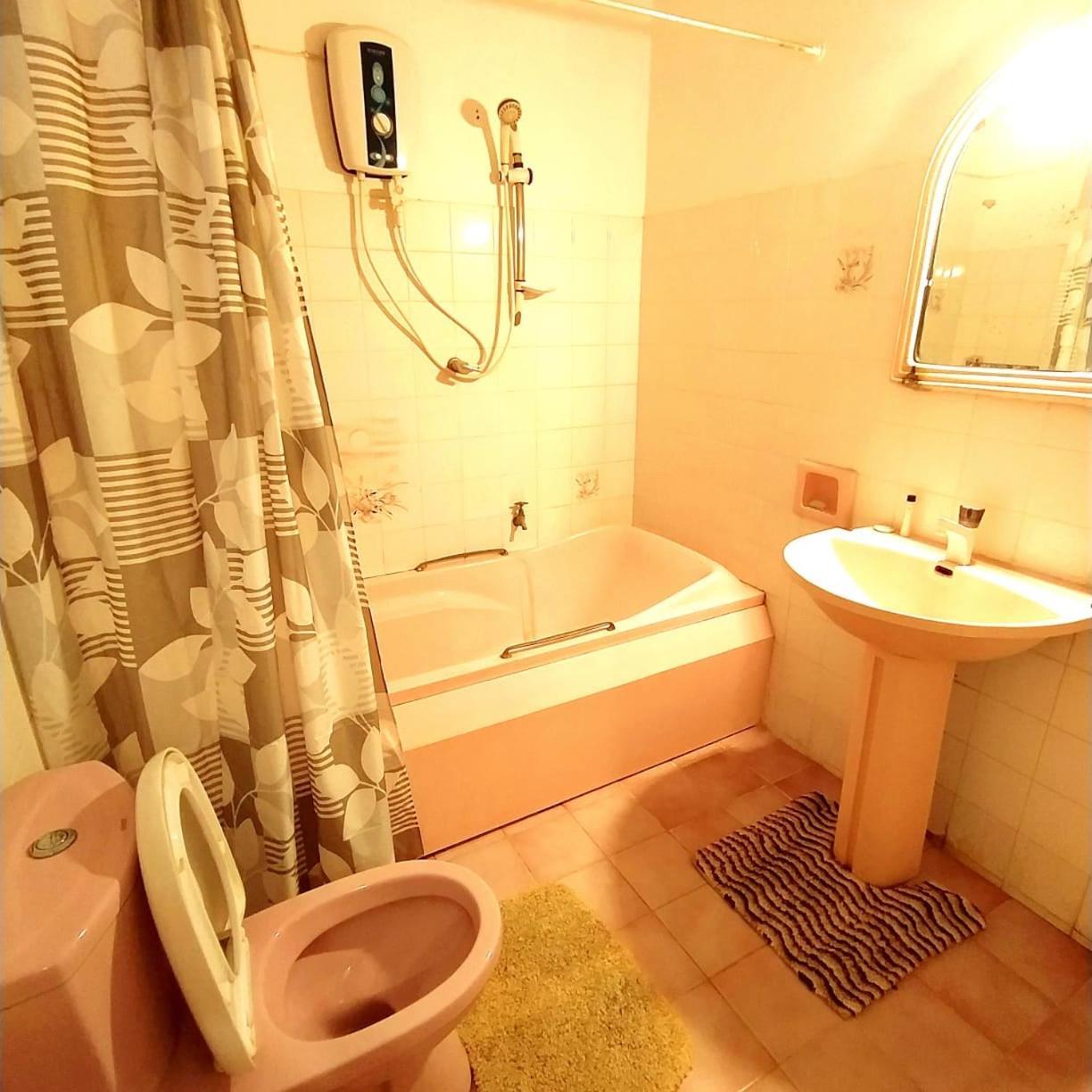 Oyo 459 Barasti Beach Resort 칼루타라 외부 사진