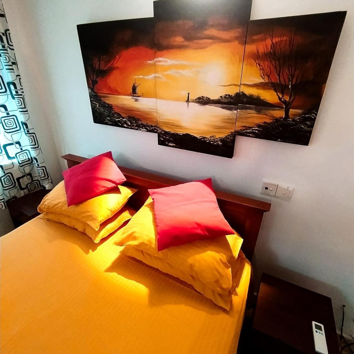 Oyo 459 Barasti Beach Resort 칼루타라 외부 사진