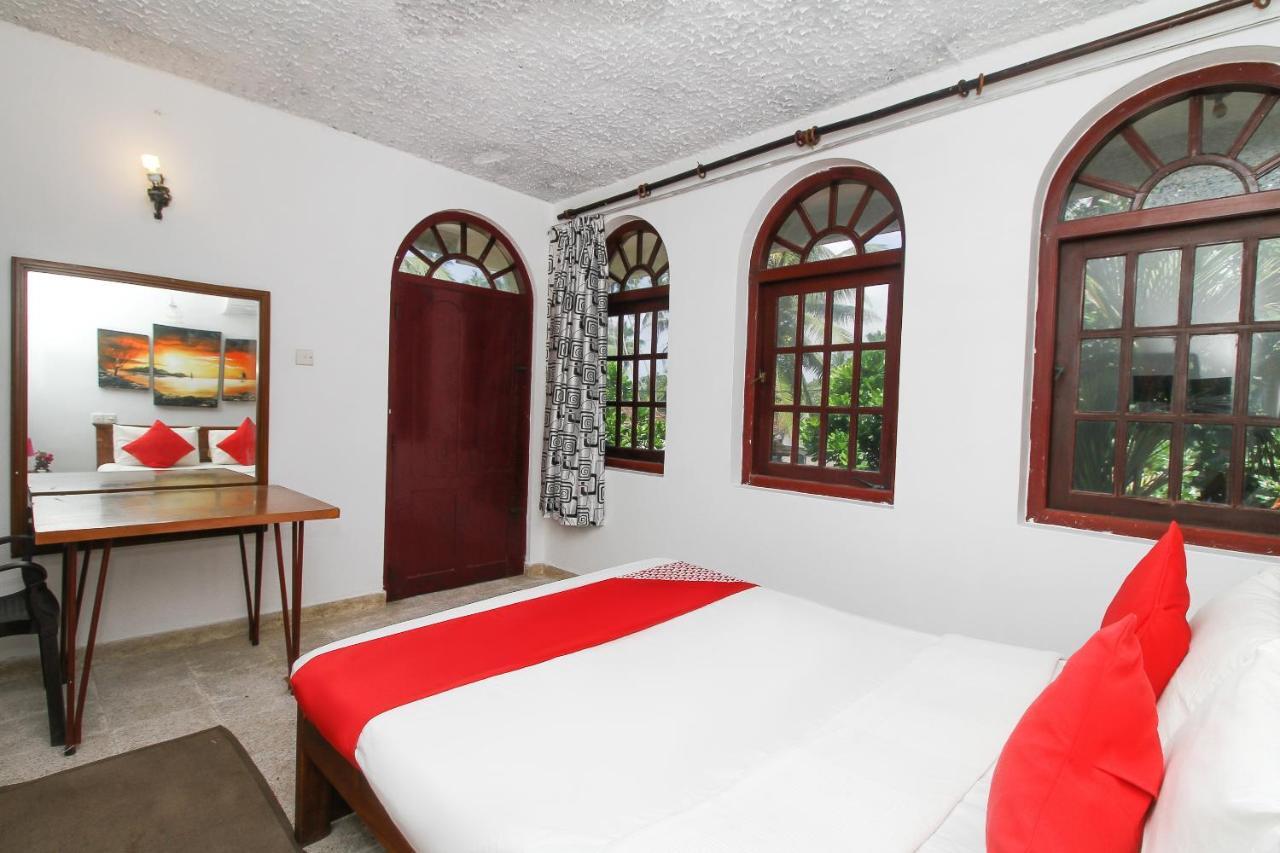 Oyo 459 Barasti Beach Resort 칼루타라 외부 사진