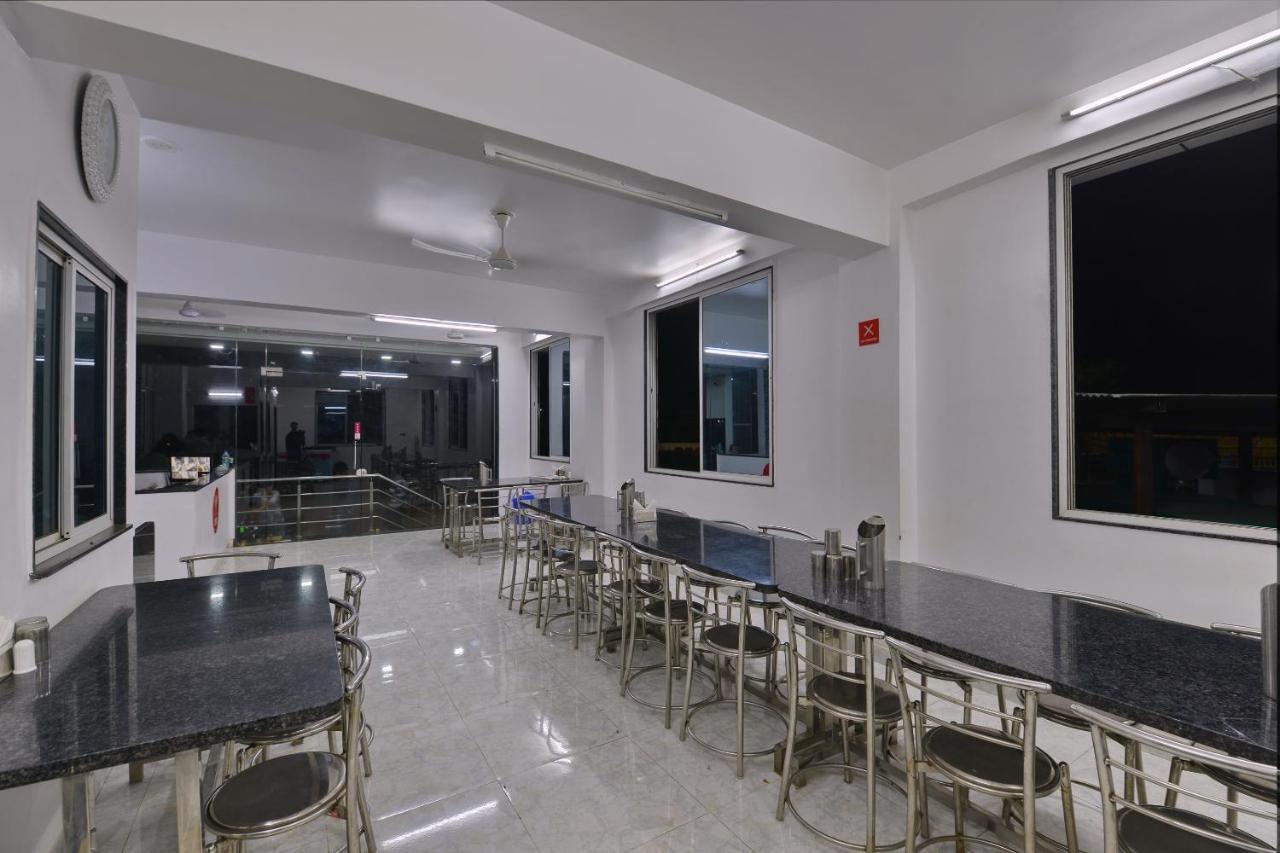 Oyo 459 Barasti Beach Resort 칼루타라 외부 사진