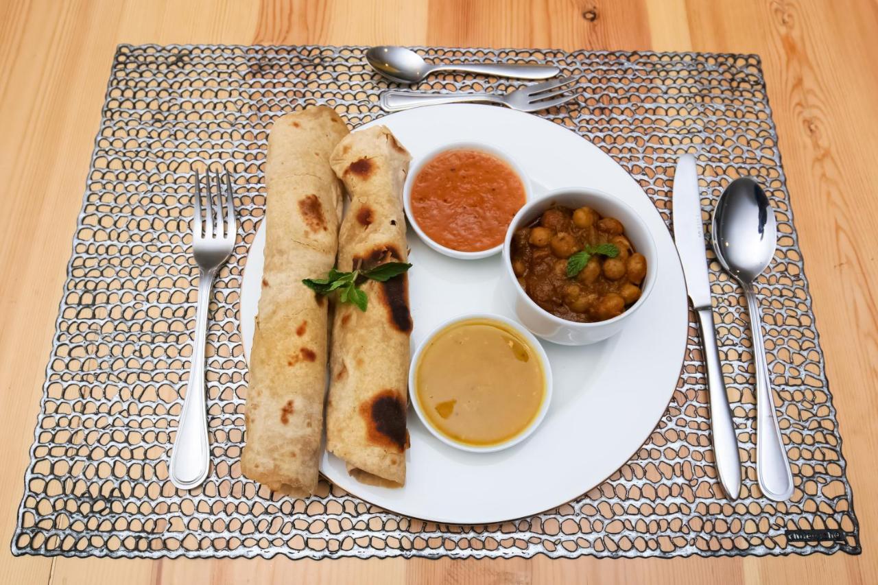 Oyo 459 Barasti Beach Resort 칼루타라 외부 사진